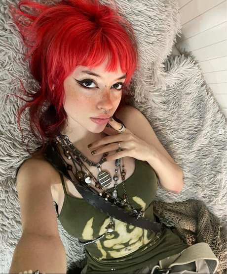 Izzyrojo beautiful model picture