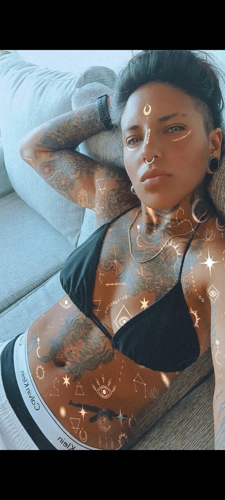 LauK model nude galleries