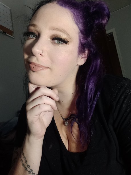 Sexy B art star pics