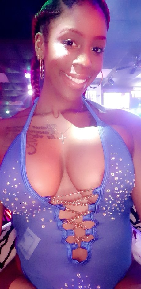 Phoenix Reign nude star photos