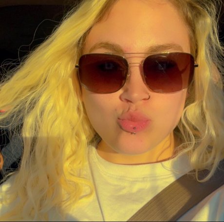 Unicorn Baby porn model pic