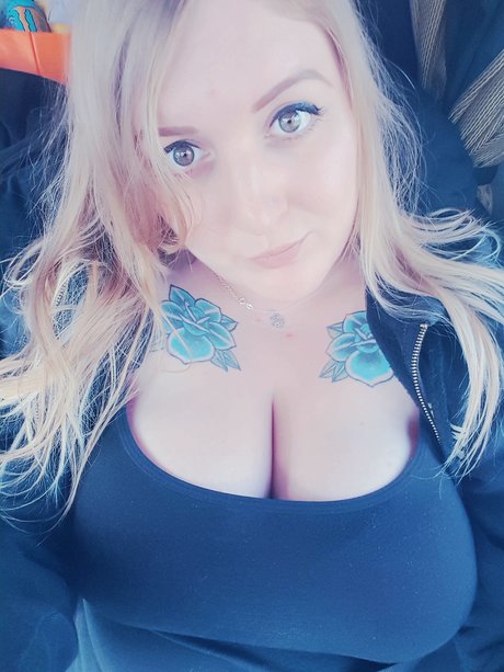 Tokes and Tits star free image