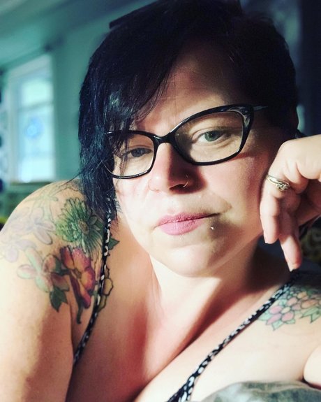 Sandi B nude actress gallery