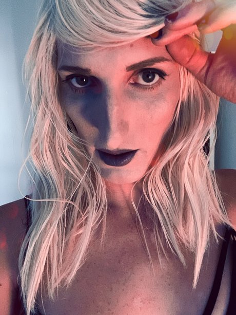 Ts Montana Wolf pornstar pictures