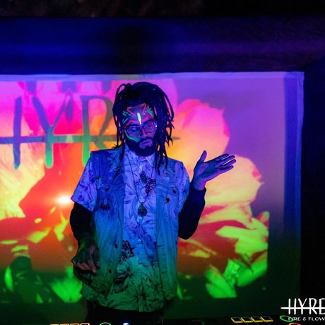 PineappleFlow art model gallery