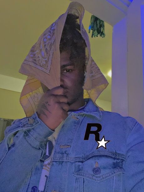 TALKTOEM pornstar naked photo