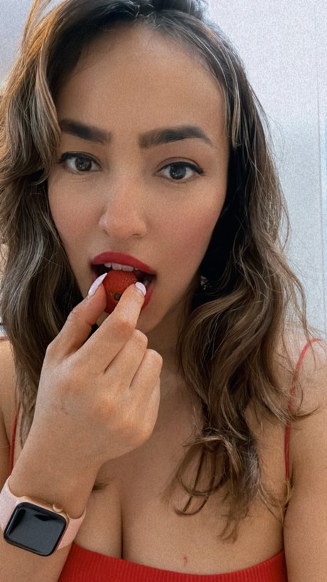 TheHotFoodie model hd img