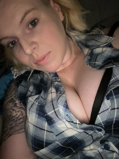 Banana Queen sexy pornstar gallery