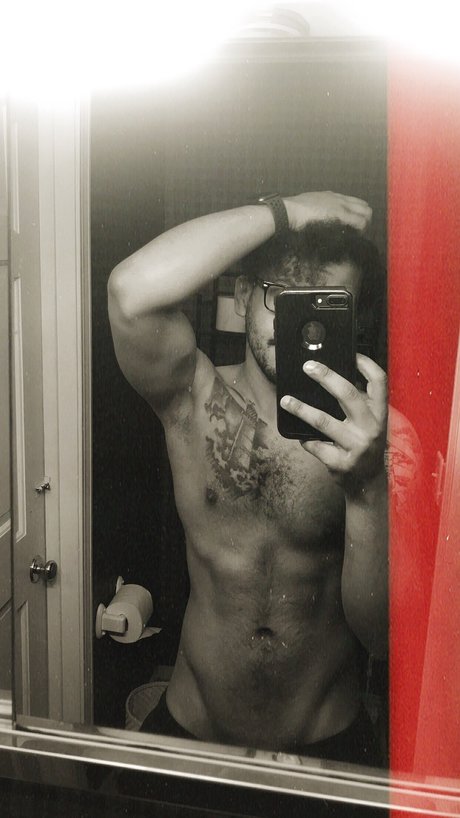 Shawn Hancock aka TheSpicyStepBro_ erotic actress pic