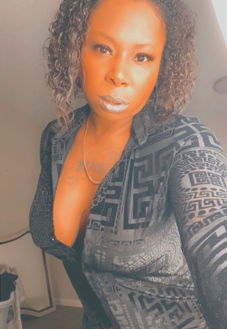 Sierra Nights porn model photos