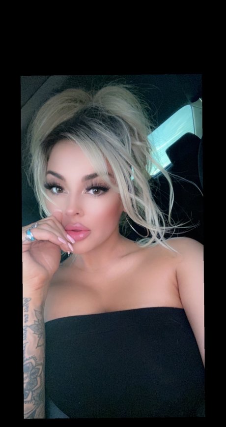 Taylor Stewart star hot pic