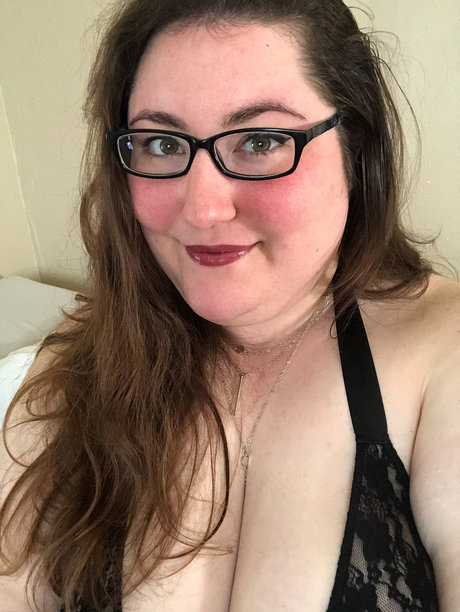 TheGoodHausfrau model erotic images