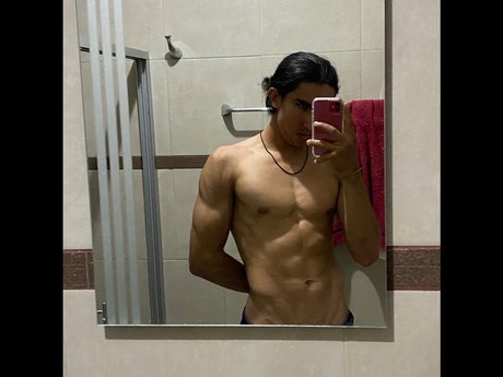 Javier Mendoza pretty star photo