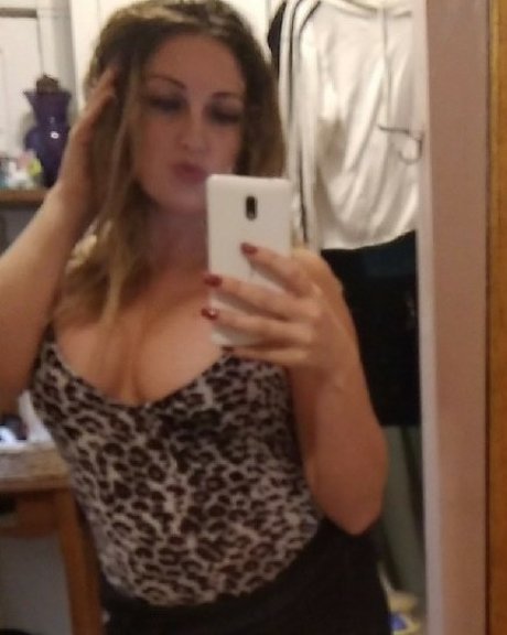 Megan Rogers star beautiful pics