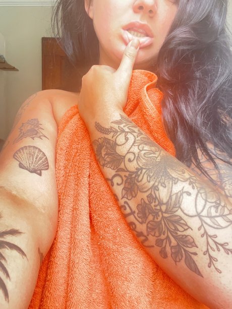 Annie Miracle model naked img