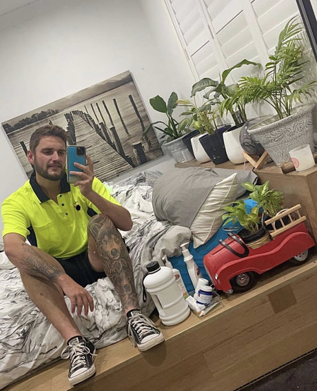 NEWYTRADIE model sex image