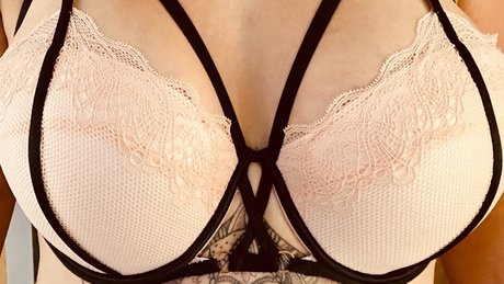 Sweet Hunni 38Gssss Of Fun_ naked actress img