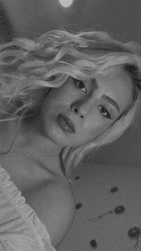 Grumi model exclusive pics