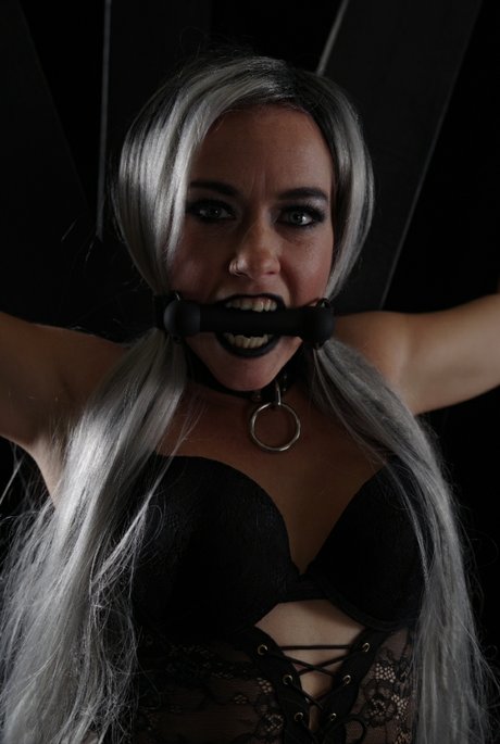 Obsidian Graves pornstar nude images