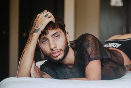 Shalon Txai sexy model pic