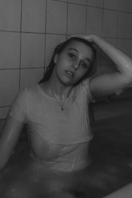 u189980474 exclusive model gallery