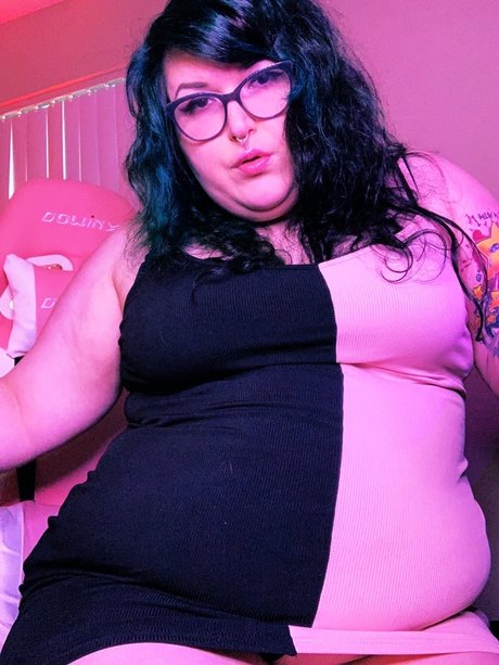 Size Queen McGee_ pretty model img