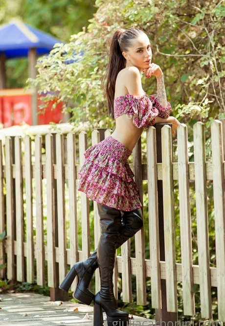 giulieeet pornstar art pictures