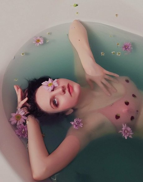 MaddyHaru hot model pics