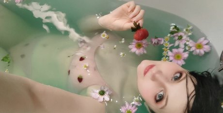 MaddyHaru model nudes pic