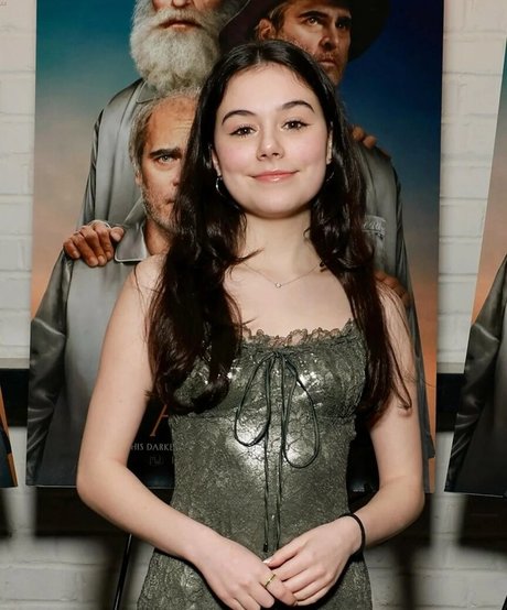 Julia Antonelli nude actress image