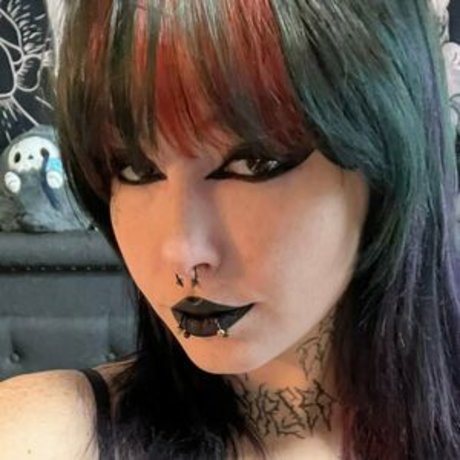 HotGothMlf sexy pornstar image