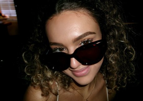 hollyfever model hd pic