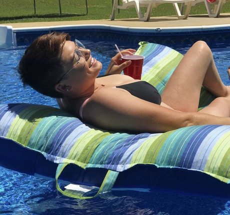 Hallie Clark model free pics