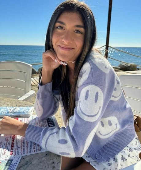 Aubry Babcock art model pic