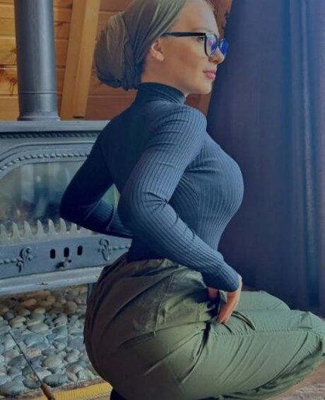 esrarabiaunal model pics