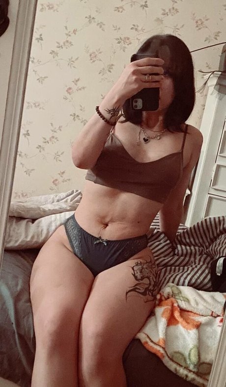 Scarletspyada beautiful actress images