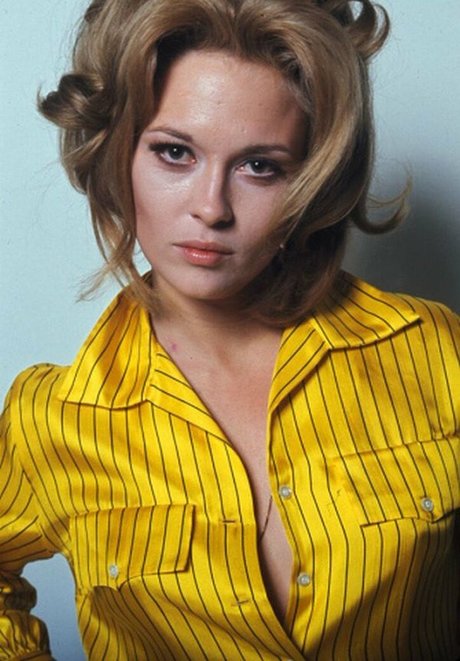 Faye Dunaway model hot images