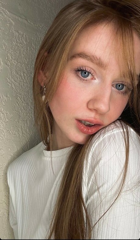 lizzy blaze hot pornstar pics