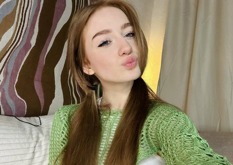 lizzy blaze beautiful actress img