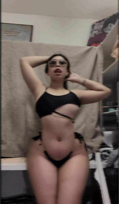 Nikitta Montilla model hot image