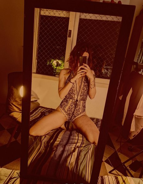 Amanda Atkinson model sexy picture