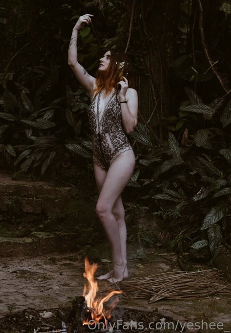 Amanda Atkinson nude actress pictures