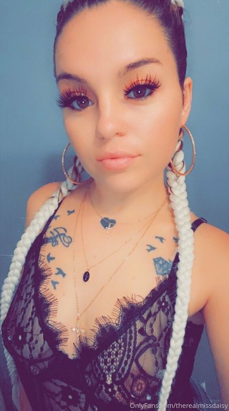 therealmissdaisy naked pornstar pics