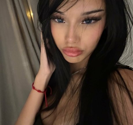 Naribnb actress pics