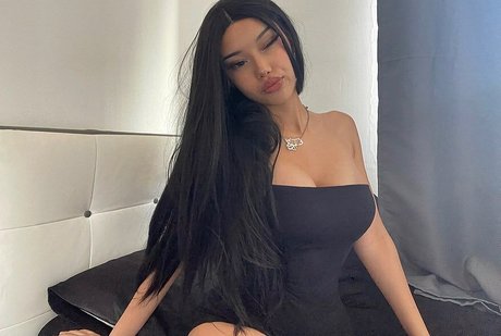 Naribnb pretty model photo