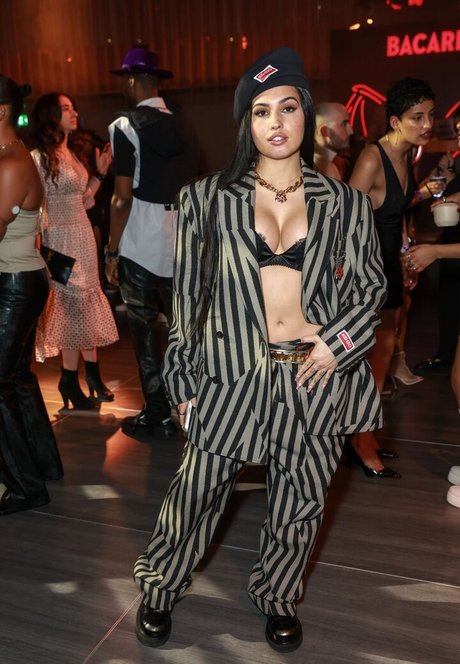 Mabel McVey porn model archive