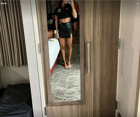 kylienelson pornstar naked picture