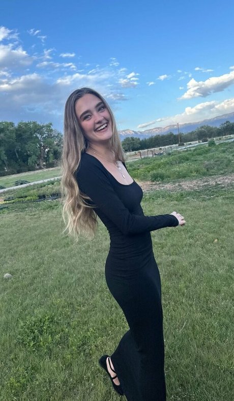 Lizzy Greene nice star images