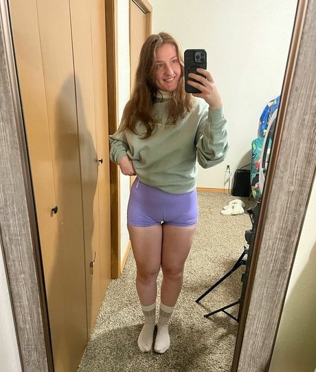 Adorablelilli hot actress pictures