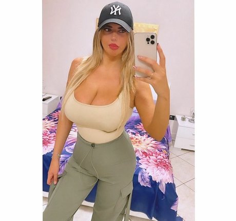 Anna Riano star images